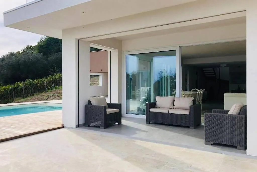 Villa Olympia Pool Sea View Mountains Lake Nature Sleeps 8 Air Conditioning Wi-Fi Corsanico-Bargecchia